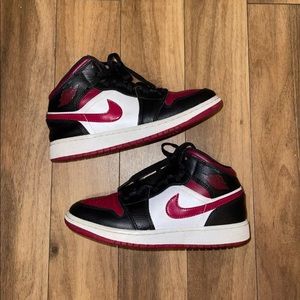 Air Jordan 1 Mid ‘Noble Red’